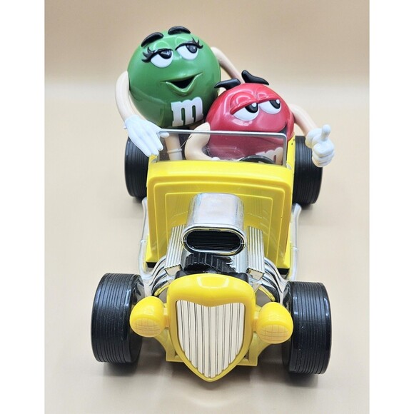 M&M'S REBEL HOT ROD CANDY DISPENSER CAR REBEL WITHOUT A CLUE YELLOW COLLECTIBLE - Picture 2 of 11